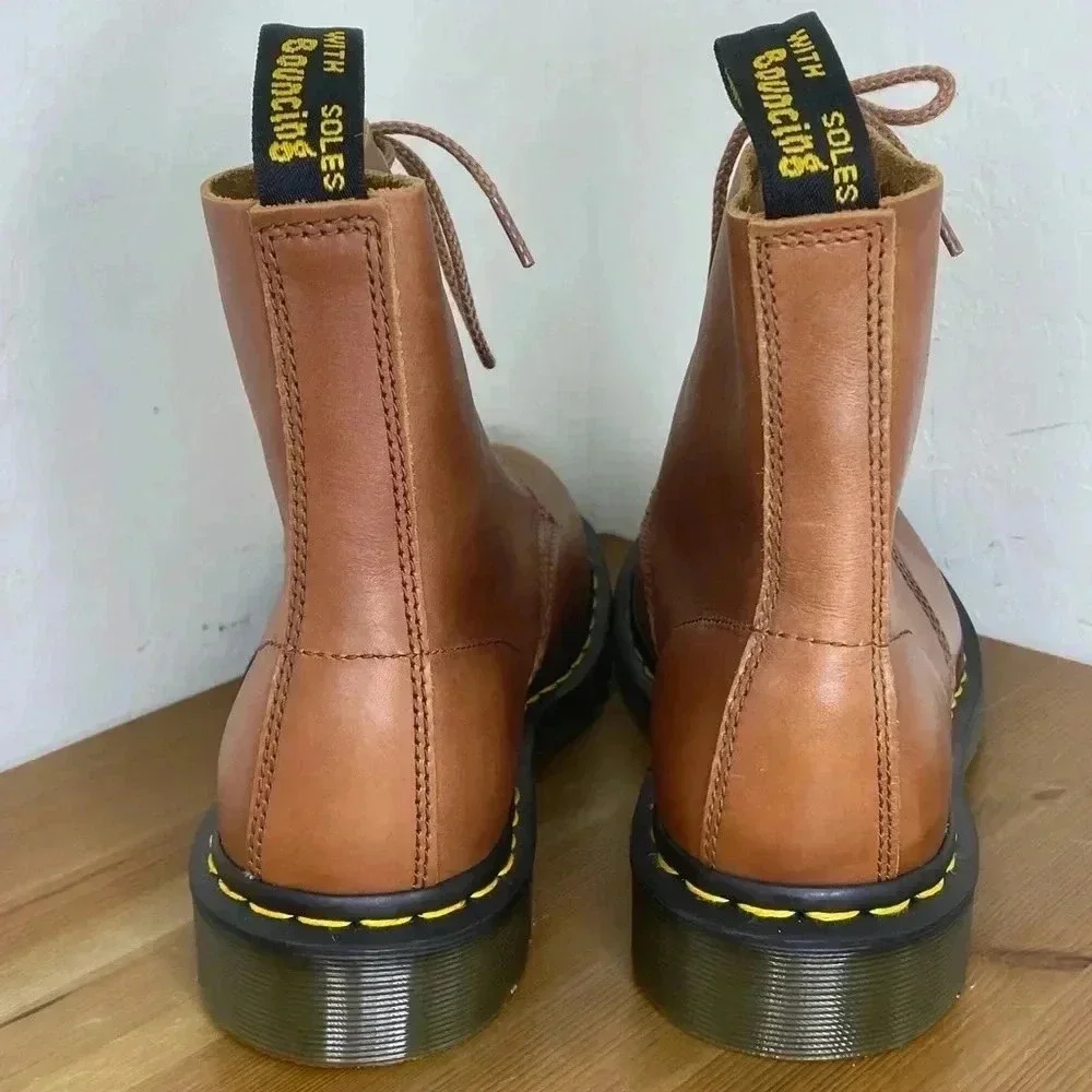 NEW Dr Martens Pascal Saddle Tan Carrara 1460 Size EU42 M8